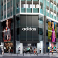 アディダスブランドコアストア新宿